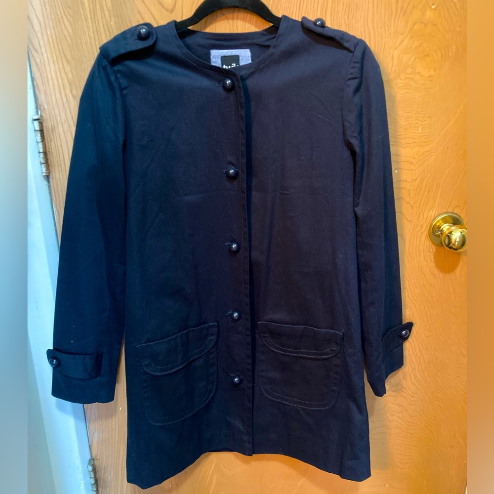Women’s lightweight, navy, button-down trench - size M